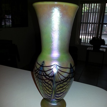 New treasure - Beautiful Signed Art Vase. - Art Glass
