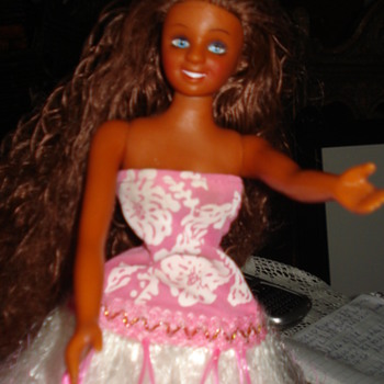 ALOHA!  "HULA DANCER DOLL" 1993 - Dolls