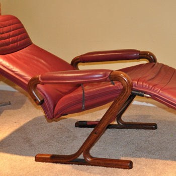 Older zero gravity style Reclining Lounge chair, beautiful crafted wood frame - Furniture