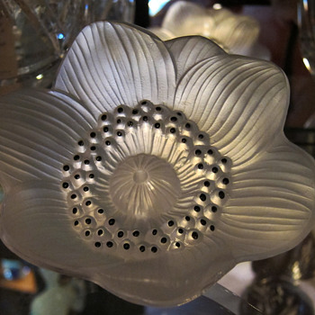 Lalique Crystal Anemone Flower Paperweight "DALHIA" - Art Glass