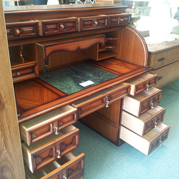 Rolltop Hidden chair