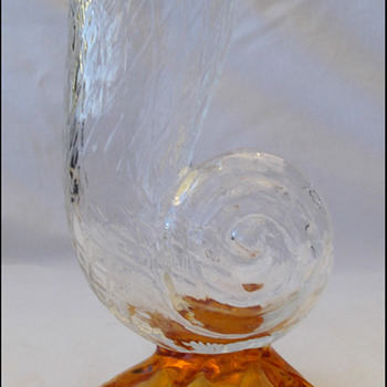 Kralik Shell Vase quilted cornucopea - Art Glass