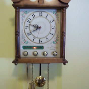 Linden ? Wall Clock with Radio - Clocks