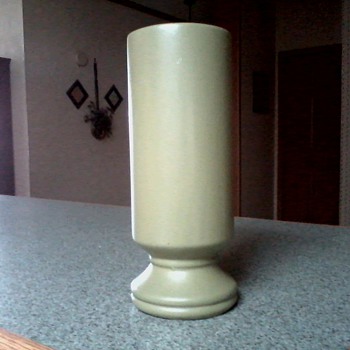 McCoy " Floraline" Matte Green Cylinder Vase / USA #417 / Circa 1960's - Art Pottery