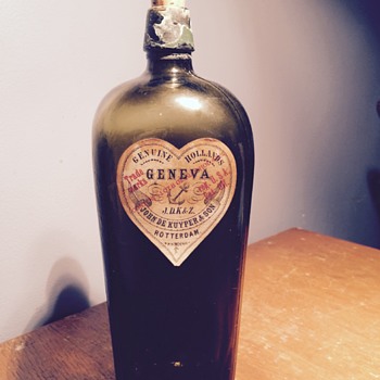 Antique gin bottle Geneva Holland Wisconsin. Needs date. - Bottles