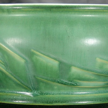 Roseville Pottery #261-6 Green Pinecone Fern Dish