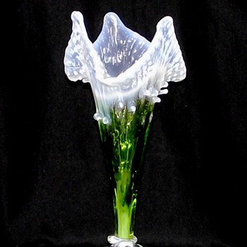 Floriform Fever! Kralik Green Opalescent Upright Floriform Bud Vase - Art Glass