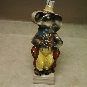 SITTING ELEPHANT DECANTER