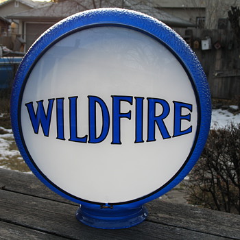 Montana Gas Pump Globe - Petroliana