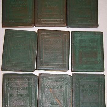 9 miniature leatherbound books from the Little Leather Library - Books
