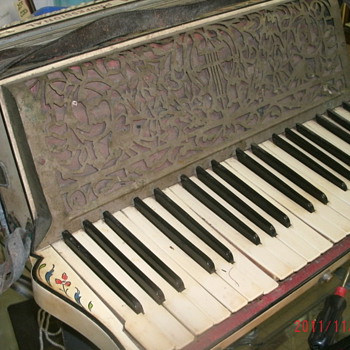 I know this isn't a guitar.. - Musical Instruments