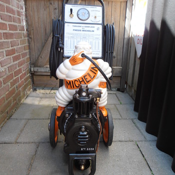 michelin compessor,airpump,gonfleur bibendum man - Petroliana