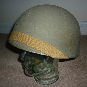 WW11 Canadian tank crew steel helmet. 1942. - Military and Wartime