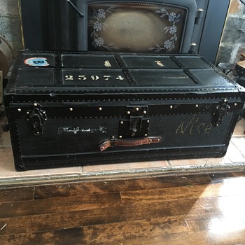 Au Depart French antique trunk - Furniture