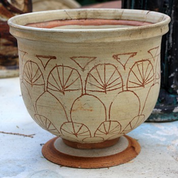 O found all these pieces of 60s/70s/80s ?? pottery in the berkeley dump recently.