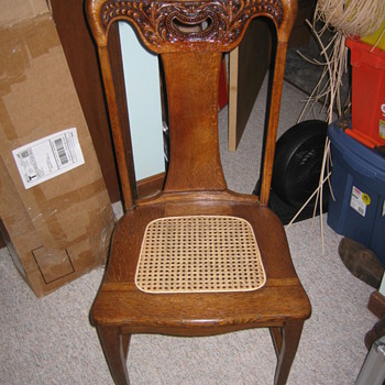 Hand carved Oak "T" back - Furniture