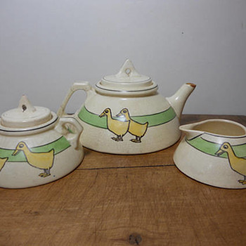 Rare/ Hard to find Roseville Juvenile Goose Tea set - Pottery