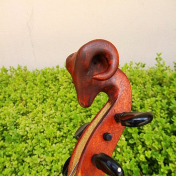 Rams Head Fiddle