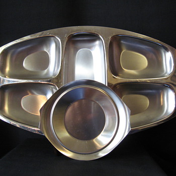 VINTAGE INTERNATIONAL STAINLESS ALESSI 18-8 ITALY (2TRAYS)