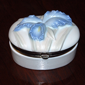 sewing etui -- not an egg - Sewing