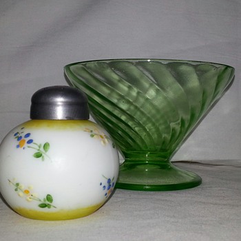 Cutiest LiL Shaker Ever... Antique Glass Mount Washington Little Apple Salt Shaker
