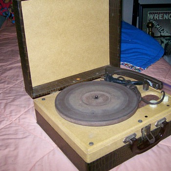 Let's Go To The Hop! Montgomery Ward Airline Record Player - Electronics