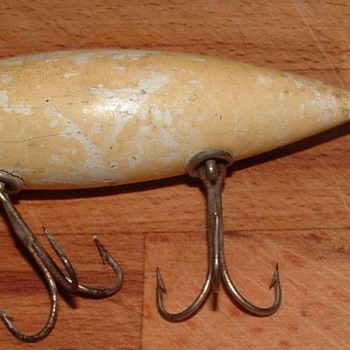 Vintage Wooden(Heddon, Pflueger, SouthBend)? lure picked at Estate Sale along with two other Heddon lures - Fishing