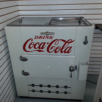 Recently bought this Coke Machine...but dont know what I have?