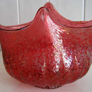 DUGAN CRANBERRY GLASS BOWL - Art Glass