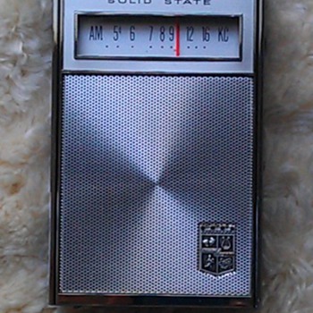Magnavox 3AM804 transistor radio