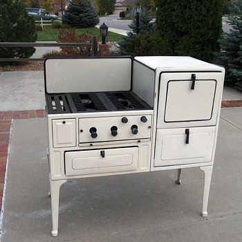 1933 antique Coleman stove