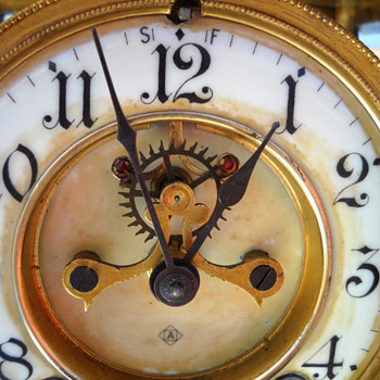 Face view of mantel clock - Clocks