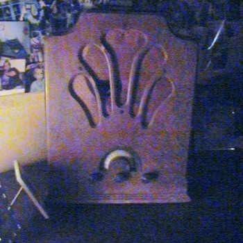 what is this is it worth anything - Radios