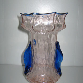 Czechoslovakia pink glass vase with cobalt aplied handles and rim knuckle dsgn - Art Glass