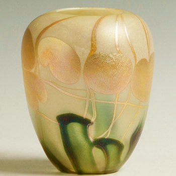QUEZAL N.Y. ART GLASS VASE, circa 1902 - Art Glass