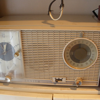 Zenith Clock Radio - Radios