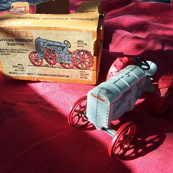ERTL FORDSON TRACTOR W/ORIGINAL BOX - Model Cars