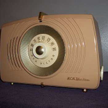 RCA- VICTOR TUBE RADIO - Radios