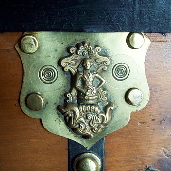 Brass antique trunk lock... George Washington?? - Furniture