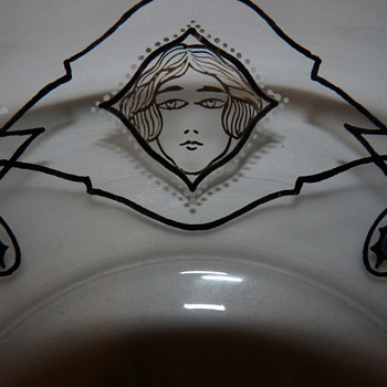  Glasfachschule Steinschönau low bowl with stylized female heads - Art Glass