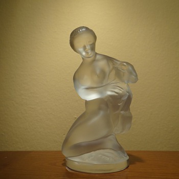 VINTAGE LALIQUE FRANCE FIGURINE - Art Glass