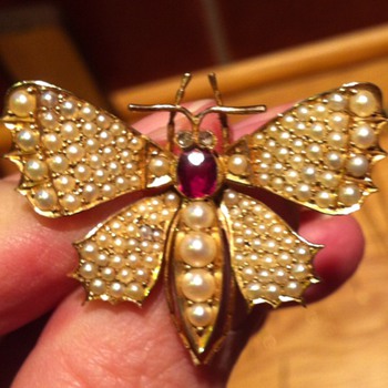 Cute butterfly brooch dated 1898 14k gold, seed pearls and ruby. - Fine Jewelry
