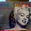 1989 MARILYN MONROE POSTCARDS BOOK