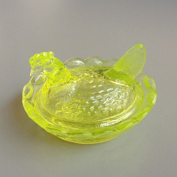 Small Boyd's Vaseline Chick Salt - Glassware