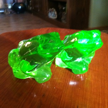 Fenton Keylime Frogs - Art Glass