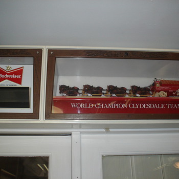 OLD RARE BUD LIGHTED SIGN WITH CLYDESDALE TEAM & DRIVERS