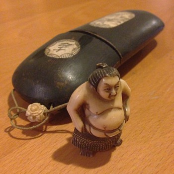 A nice Japanese paint brush box with ivory man - Asian