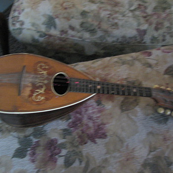 Can anyone tell us about this mandolin?