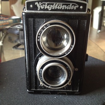 Black Retro Voigtlander Brillant S ( Focusing ) Twin Lens Reflex camera - Cameras