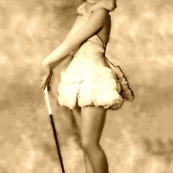 Follies girl 1920s - Photographs